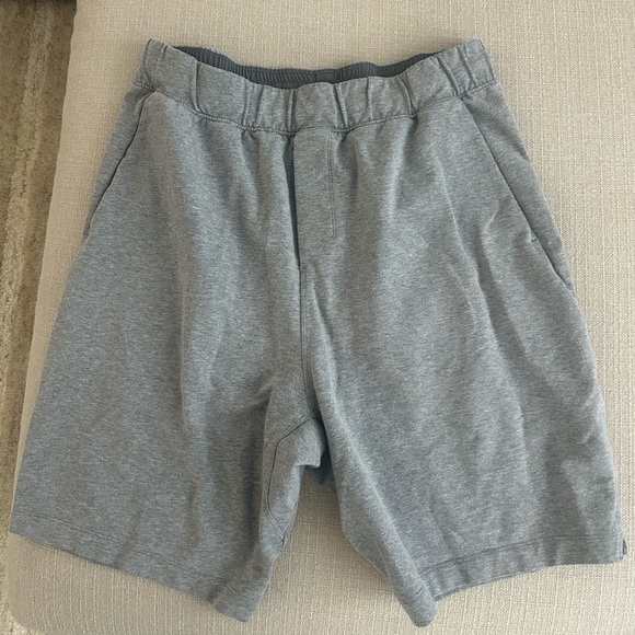 Size Large Lululemon Drawstring Shorts - Picture 1 of 2